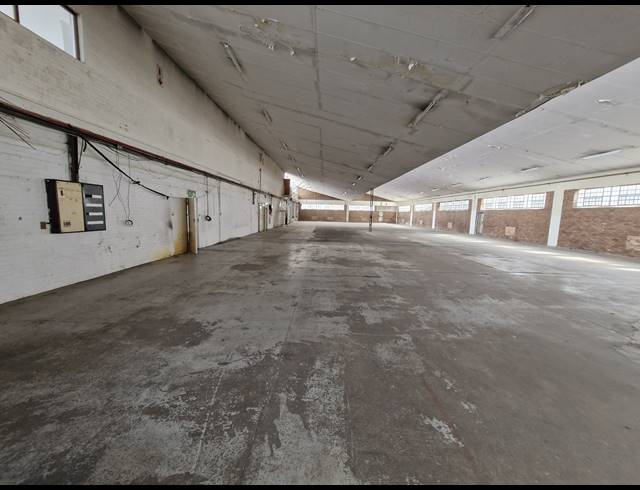 1,563M² WAREHOUSE TO LET IN BENROSE